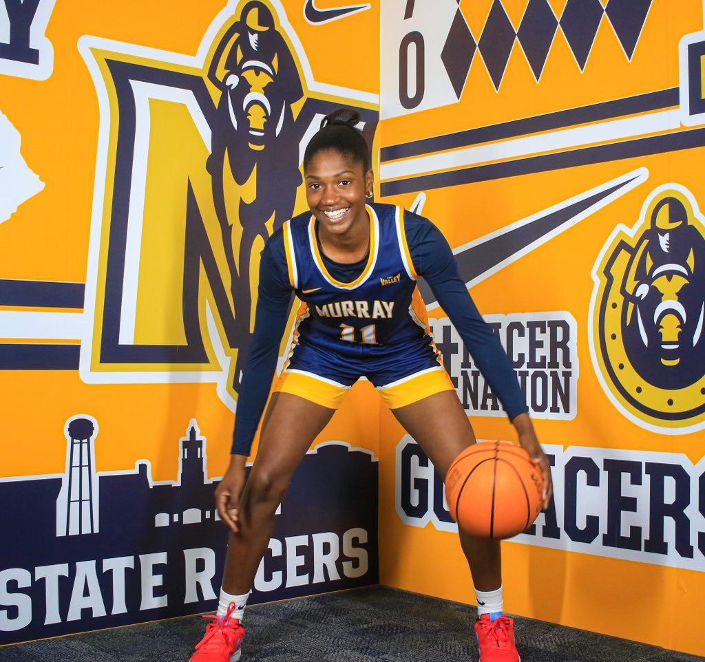 chelby_jordan's tweet photo. I’m thankful to receive an offer from @RacersWBB!  Thank you Coach @racersWBBcoach, @CoachFoust_ , and @BjPatrick10 for the offer. I enjoyed my time on campus today! @aayers22 @WeWorkHoops @DburgHigh https://t.co/FdwKuzYvEK