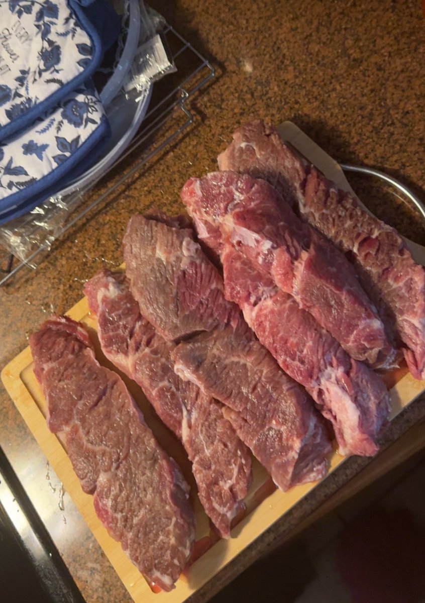 Cooking tn again 🥰im really a house wife lol but yalll see how big these ribs is ???😧