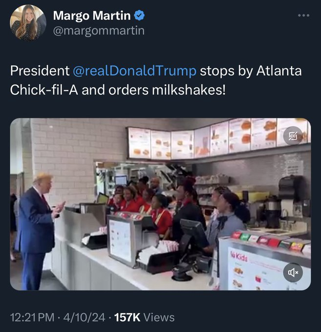 Of course #BunkerBitch #Trump would stop at the #OfficalFastFood of the #PornAgainChristians.

#ChickFilA