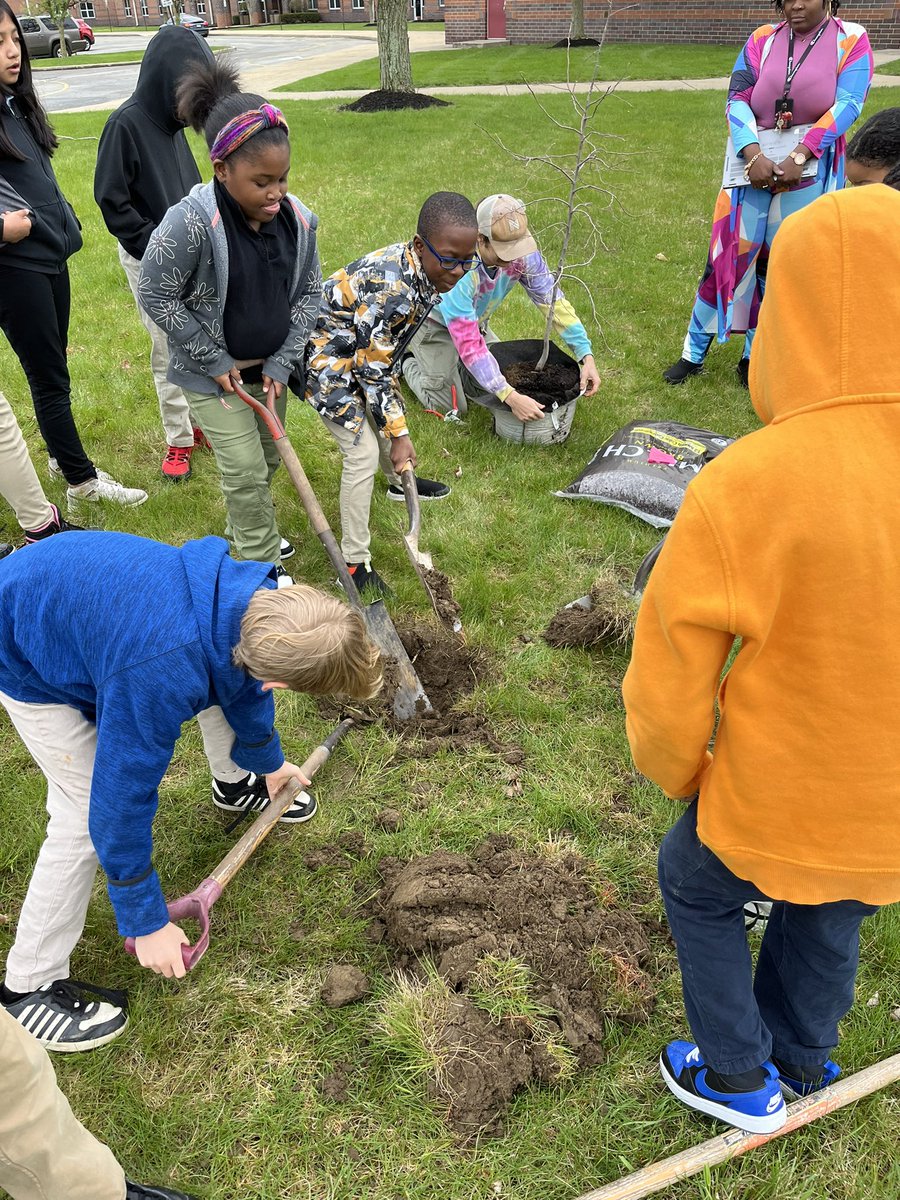 We had a great time today planting a new tree in front of <a href="/FcpaMsdpike/">FCPA_MSDPike</a> ! The 3rd Graders loved having the chance to get outside, use the tools, move the dirt, and plant the tree! They chose to name it after my favorite singer…Billy Joel 😂 <a href="/PikeSchools/">Pike Twnshp Schools</a>