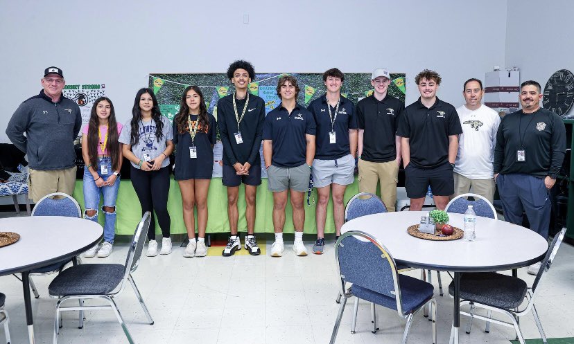 Today our JHS Athletic Dept stopped by Tom Green Elementary along with a few alumni to show our love and support to the entire Tom Green Elementary staff.  💚🤍💚🤍 <a href="/HaysCISD/">Hays CISD</a> <a href="/stevehoffman74/">Steve Hoffman</a>