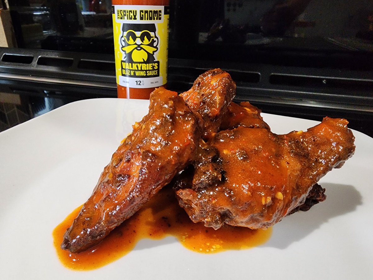 Smoked wings tonight tossed in our Valkyrie's Blaz N' Wing Sauce 🤤🕺