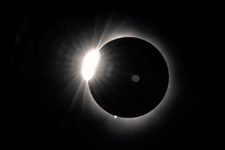 Leadership Lessons from Solar Eclipses: Embracing Change and Vision buff.ly/3Uc6SN6 via @sylvialafair of @sylvialafair on @Thinkers360 #Coaching #Leadership #Management