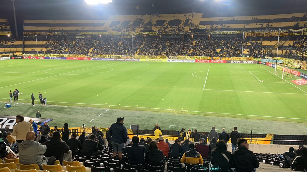 leandro_2803's tweet photo. Vamo nosotro!!! Peñarol y corran perros!!!!  #Peñarol #CopaLibertadores2024 #manya @OficialCAP https://t.co/skncLvU3Os