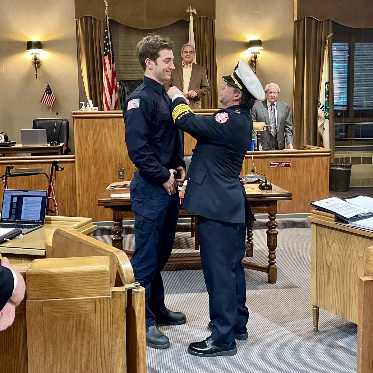 At this week’s City of Berwyn council meeting, we welcomed our newest probationary firefighter/paramedic Calvin Woodard to the BFD! #Local506Cares 👍♥️👨‍🚒 #TuNosImportas
