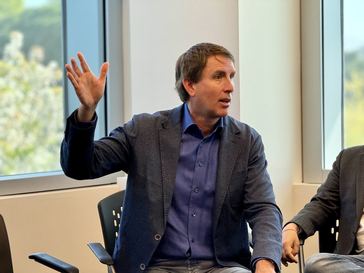 As part of @StanfordMed's 'Transforming Healthcare Through Big Data, Analytics & #AI,' we met with learners from around the world to share AIMI faculty & industry affiliate insights into tech's impact on healthcare leadership, management & transformation! stanford.io/3TM2wfq