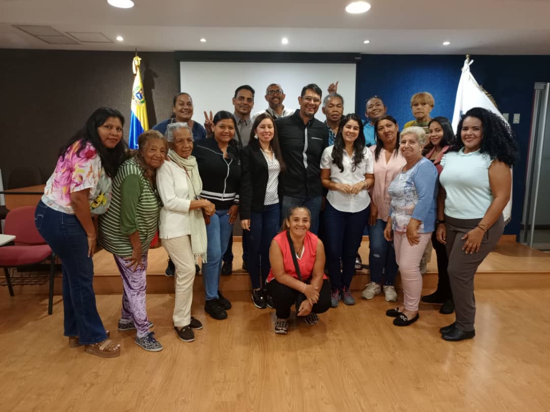 Los participantes pudieron  compartir sus experiencias, ideas y aportar a las intervenciones de cada uno de los presentes en el taller, nutriendo de esta manera la discusión, generando un espacio propicio para futuros encuentros formativos y de exposición de sus creaciones.