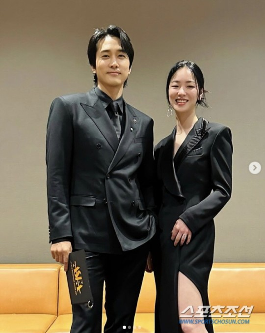 #SongSeungHeon IG update with #JeonYeoBeen from 1st 'Asia Star Entertainer Awards 2024' (#ASEA2024) event as grand prize presenters in Japan.

#송승헌 #전여빈 #AsiaStarEntertainerAwards2024