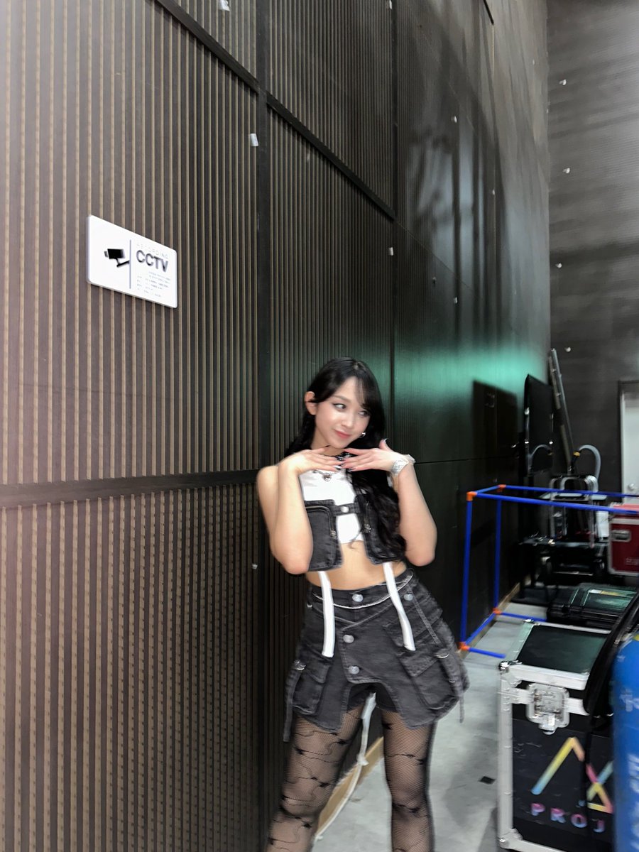 [Dita Weverse Update] [240410]

dita as kim daram ㅋㅋㅋㅋㅋㅋ 😝🖤🖤
[ TRIPLE IZ SHOWCASE DAY PHOTO DUMP ]
📸❤️‍🔥✨💾🔥🎁

🔗 weverse.io/secretnumber/a…

#SECRET_NUMBER #시크릿넘버 #DITAKARANG #DITA #DITAMIN #디타 #ディタ