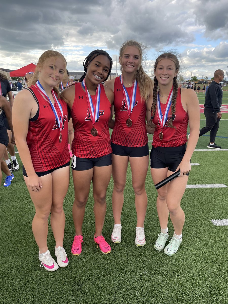 Congratulations to 4x100 of Jordan, Elyse, Kaylee, and Isabella finishing 🥉 and qualifying for Regionals! #CuLTure