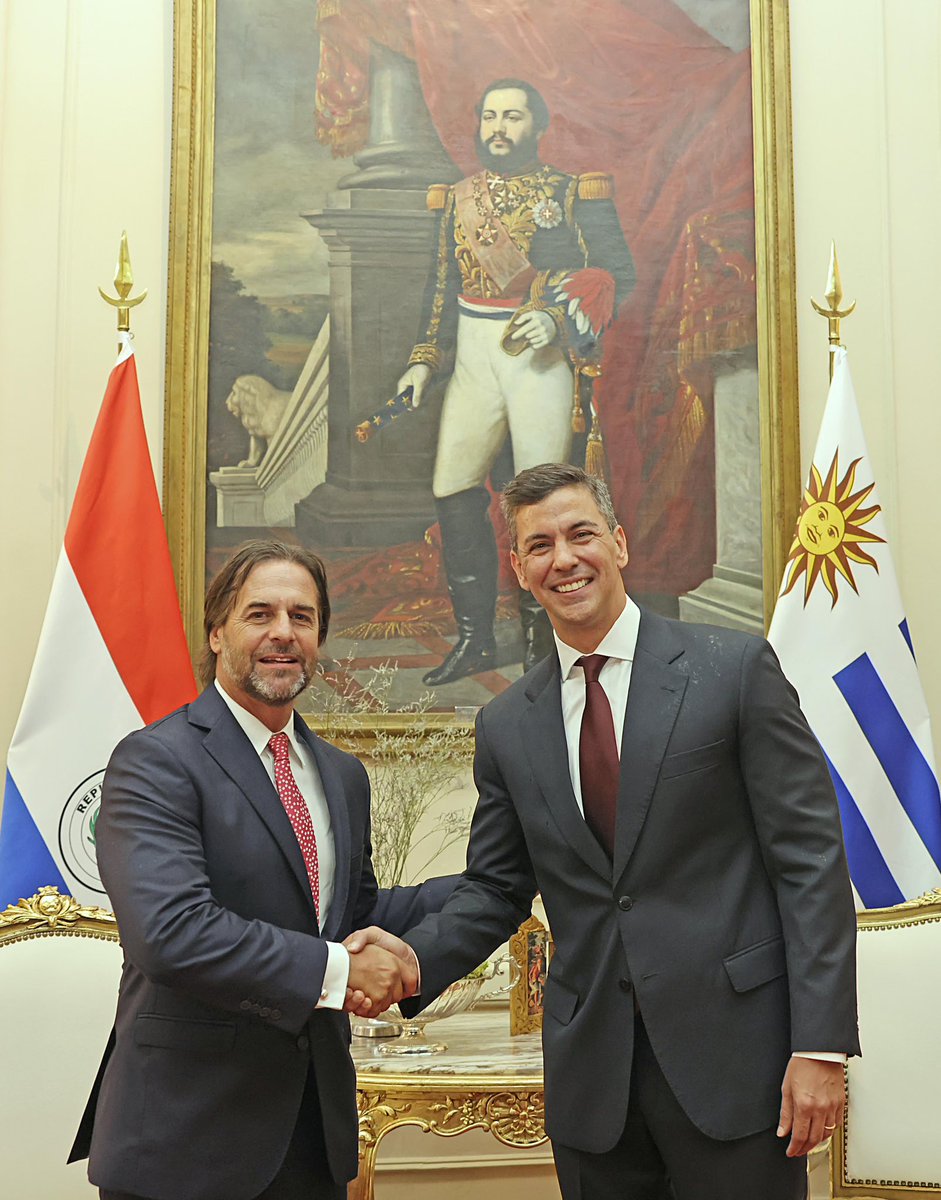 Bienvenido a Paraguay @LuisLacallePou. Una grata visita para seguir estrechando lazos entre nuestros países.