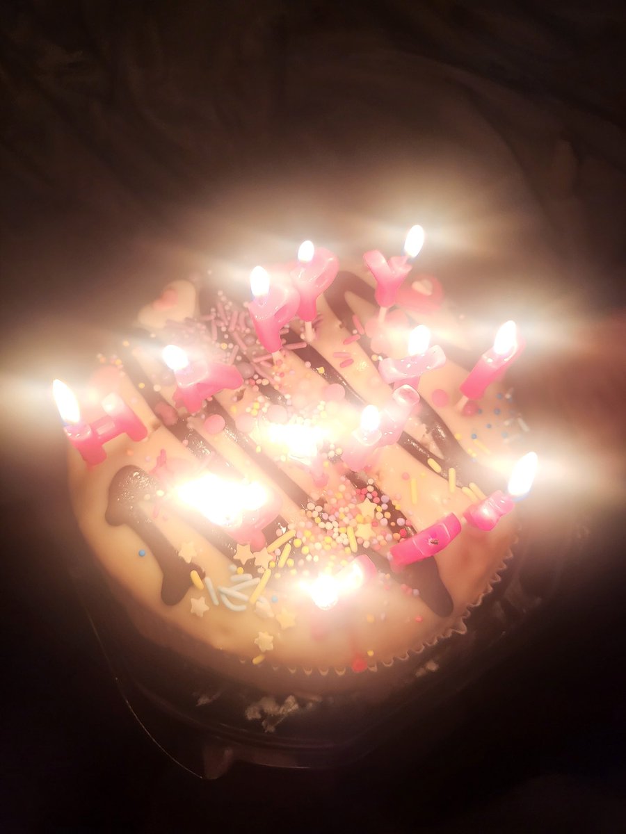tigerseyecandy's tweet photo. Had a great birthday my little one decorated my cake and she drew me a picture I don't have close friends anymore they left me after I had a car accident cause they felt the had to walk on egg shells I never asked for that https://t.co/8uIznpTnf5
