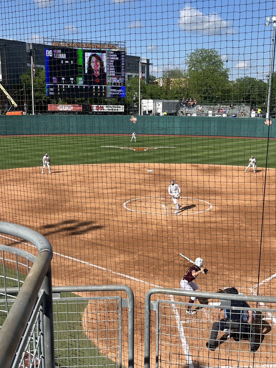 🥎🥎🥎🥎catching a little @TexasSoftball vs @TXStateSoftball at McCombs Field.