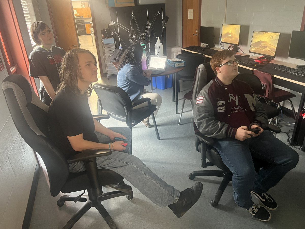 A few of the Hornet e-sport students warming up for their match this afternoon. Good luck!