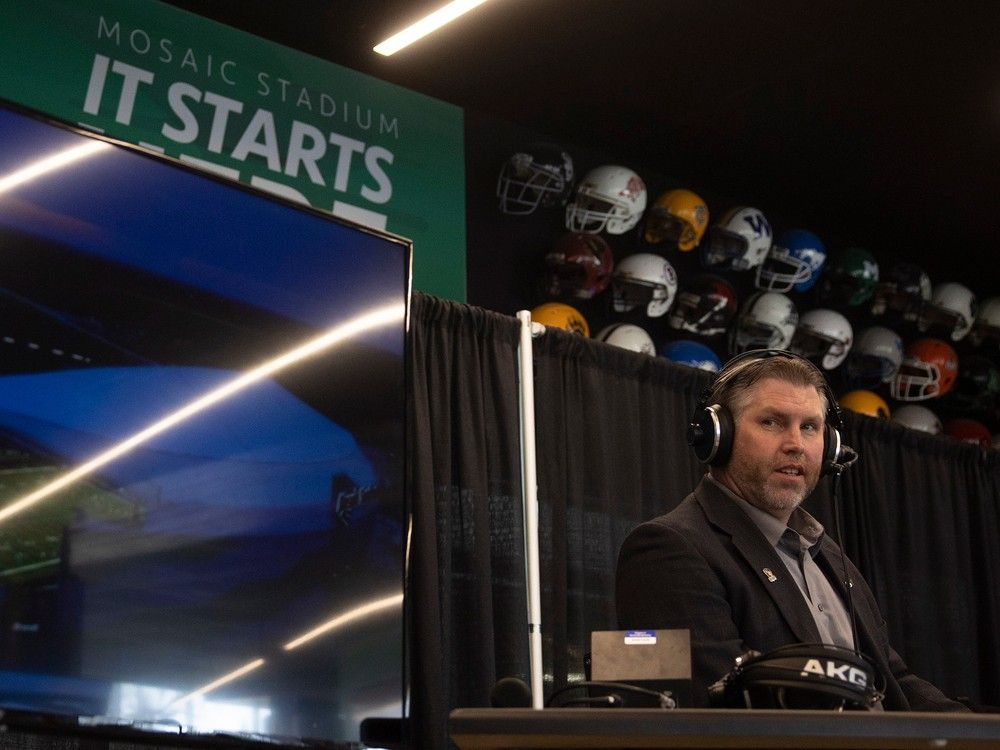 Dave Thomas introduced as new play-by-play voice of the Roughriders: Thomas replaces Michael Ball who was taken off the CKRM broadcast team earlier this year leaderpost.com/sports/footbal… via @Taylor_Shire