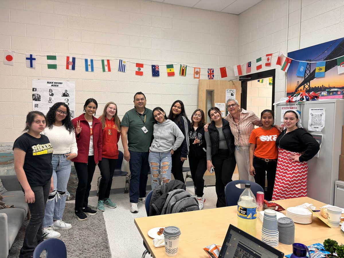 Saying farewell and good luck to our Youth Development Specialist who made a big difference for our students via lunches, guided programs for Hispanic boys and field trips. Thanks Mr. Rodriguez 🙏🏽😍 @RMHS_principal @marcosr03706994 @RMHSCounseling #RMwellness #hispanicboysmatter