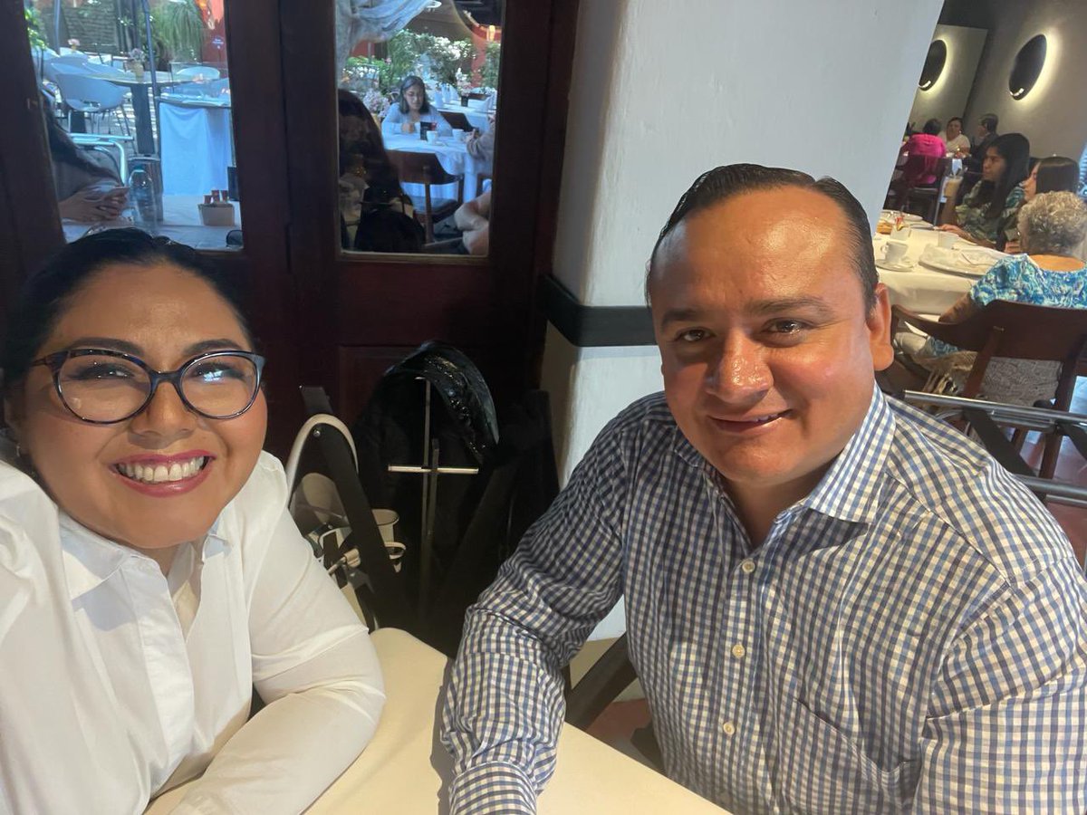 GenovevaHuerta's tweet photo. Hoy cumple años mi querido compadre @RodrigoRr74 a quien le mando un abrazo afectuoso y con todo mi cariño. 🥳🎉

Cuando se arme el festejo en #Atlixco, estoy más que puesta 🙋🏽‍♀️ https://t.co/3qxgW15ybA