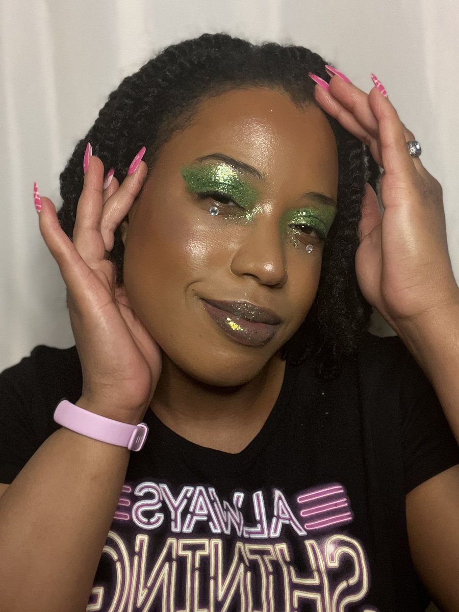 kamilahlindsey9's tweet photo. I’m feeling the Glow with this look inspired by Queen 👸🏾 @TheTrinity_Fatu 😍
@SlayfireCo glitter ✨ 10% off #promocode “SlayfireKami”
@MentedCosmetics 15% off #promocode “kami15”
#glitter #slayfirecosmetics #halfmagicbeauty #pisces #march #paintlabco #rhinestones @WWE https://t.co/oAHkCcv2EQ