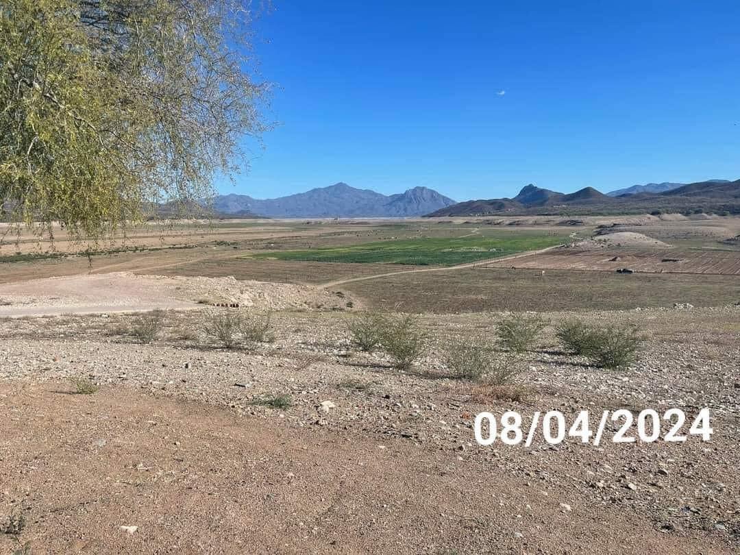 #DeRedes

En redes, circula una foto formada por el señor Ramón Rubal en la Presa de 'El Novillo' donde también se pueden ver los efectos severos que la sequía a dejado. 

Las fotos fueron tomadas el 8 de abril pero con 8 años de diferencia entre una y otra. 🥹