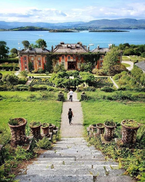 In County Cork, along the Wild Atlantic Way, Bantry House is a must-see. Its gardens, its architecture, its breathtaking view of the bay. @mclwng

Top 10 Places to Visit in Ireland lovetovisitireland.com/top-10-places-…
#loveireland #visitireland #ireland