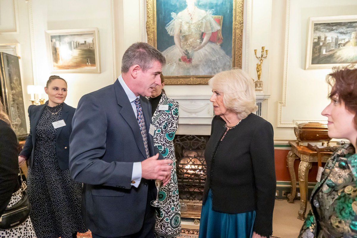 Prof Joseph Devlin from @UCLPALS has visited Clarence House to launch a new campaign from the Queen’s Reading Room, a charity that promotes reading. Joe was involved in a project with them about the neuroscience of reading. More about the charity here: buff.ly/4cNOykT