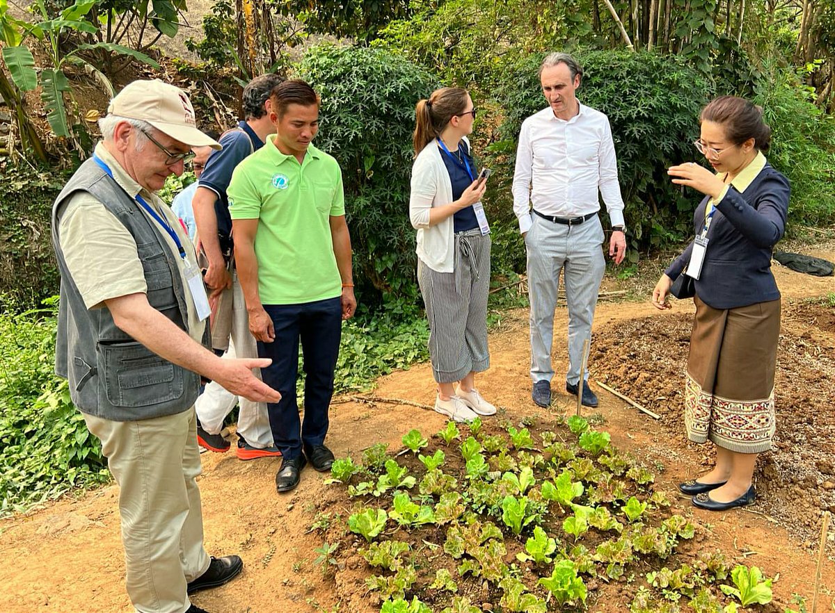 Very fruitful visit of parliamentarians from 7 countries (from @APFfrancophonie) to 2 #agroecological farms run by young lao farmers in #LuangPrabang. Grateful to the close collaboration between @ASSETProjectSEA  and @FAO for the successful organization of the event.