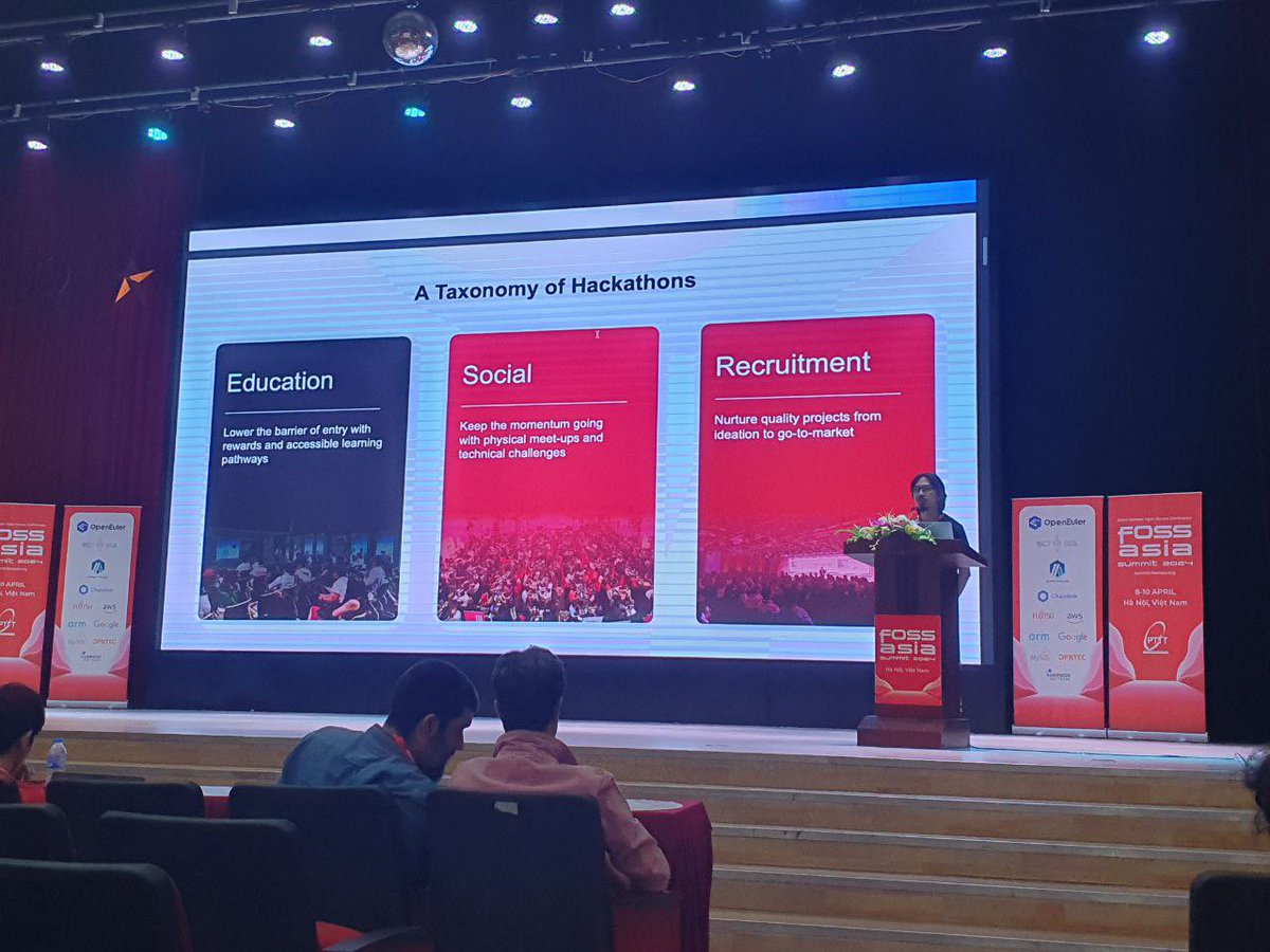 Was just repping @AngelHack at @fossasia talking about types of hackathons and their goals Don’t forget to sign up for hackHCMC happening 27-28 April if you want a shot at the 180k usd prize pool! Sign up here: go.d3v.gg/bel
