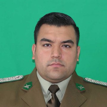 GradeGeorge's tweet photo. Un venezolano miserable acaba asesinar al teniente de. 
@Carabdechile Emanuel Sanchez Soto 

Llevamos 7 mártires en su mierda de gestión RENUNCIEN @GabrielBoric y @Carolina_Toha https://t.co/MBDH39o0WU