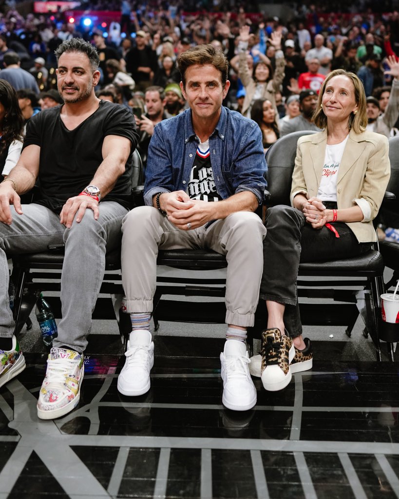 He had the right stuff tonight. 

<a href="/joeymcintyre/">Joey McIntyre</a> from <a href="/NKOTB/">New Kids on the Block</a> joined for a surprise performance with Clippers Spirit!