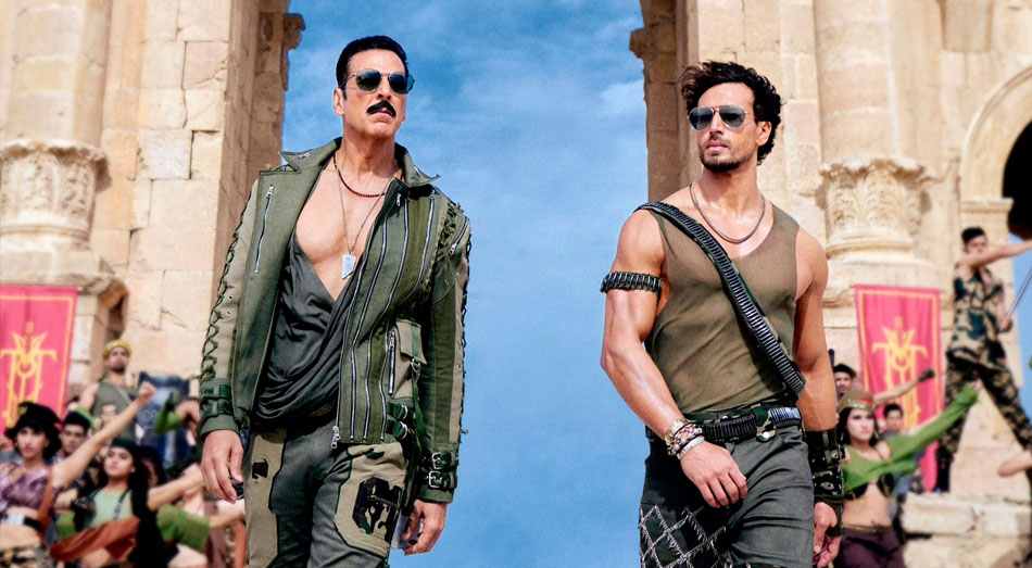 SAMTHEBESTEST_'s tweet image. #BMCM does full HSBC of expectations. #AAZ needed a better script, screenplay and humour to bring the OG action heroes, #AkshayKumar #TigerShroff, together in a big-budget action entertainer. #PrithvirajSukumaran couldn't survive the mess. #AlayaF has booked OSCARS

RATING- 4/10*