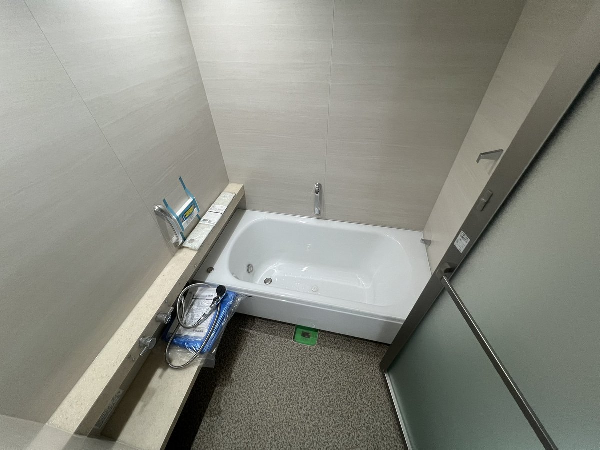 こちらがグレイスバス(エクリュ)です。 養生が剥がされていたので撮っ