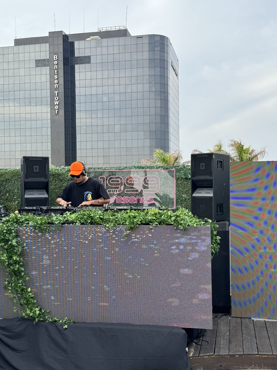 Tonight we setup for SunSet Sessions with <a href="/rogersanchez/">Roger Sanchez</a> Instal in effect at Club @BauMcallen.