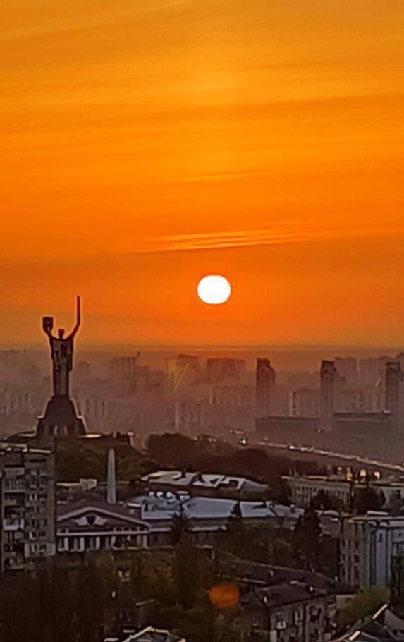 Good morning from Kyiv after yet again another night with heavy Russian strikes with missiles and drones on critical infrastructure in many regions in Ukraine. Pic from Telegram. #StandWithUkraine