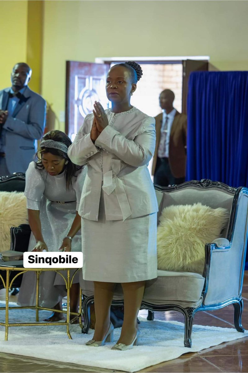 LifaQueen's tweet photo. #VictoryforPastorMukhubaChurch
Panyaza, when will you address what happened at @PastorMukhuba church. Lives were affected. @CyrilRamaphosa, your quietness is deafening 
@MYANC 
@JoburgMPD 
@SAfmRadio https://t.co/3TI8BeWtxs