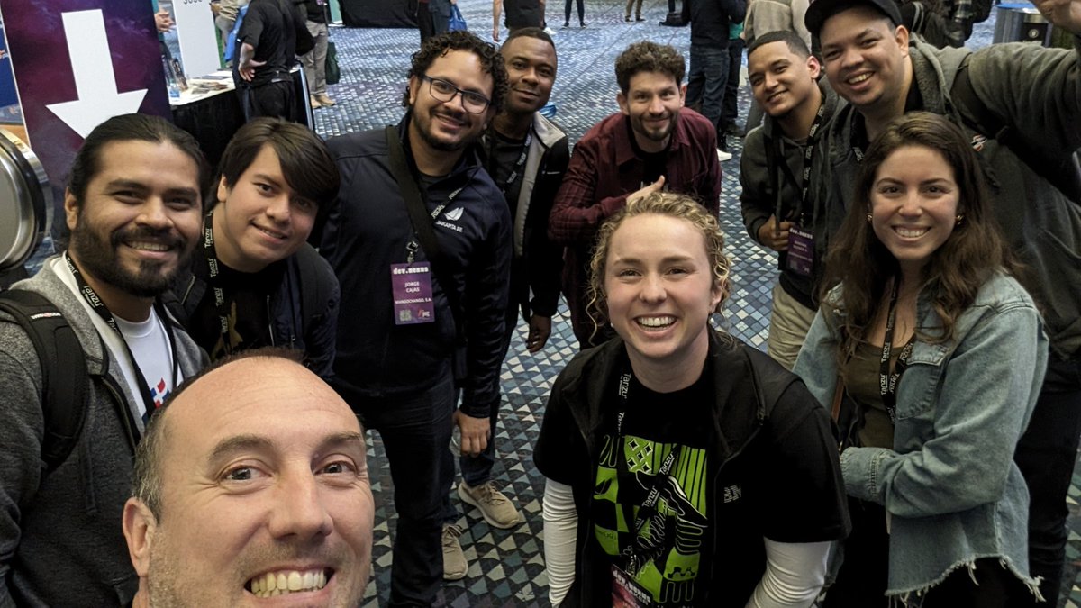 Awesome Hispanic+Brit group at @devnexus #devnexus24 with awesome conversations and networking 😍