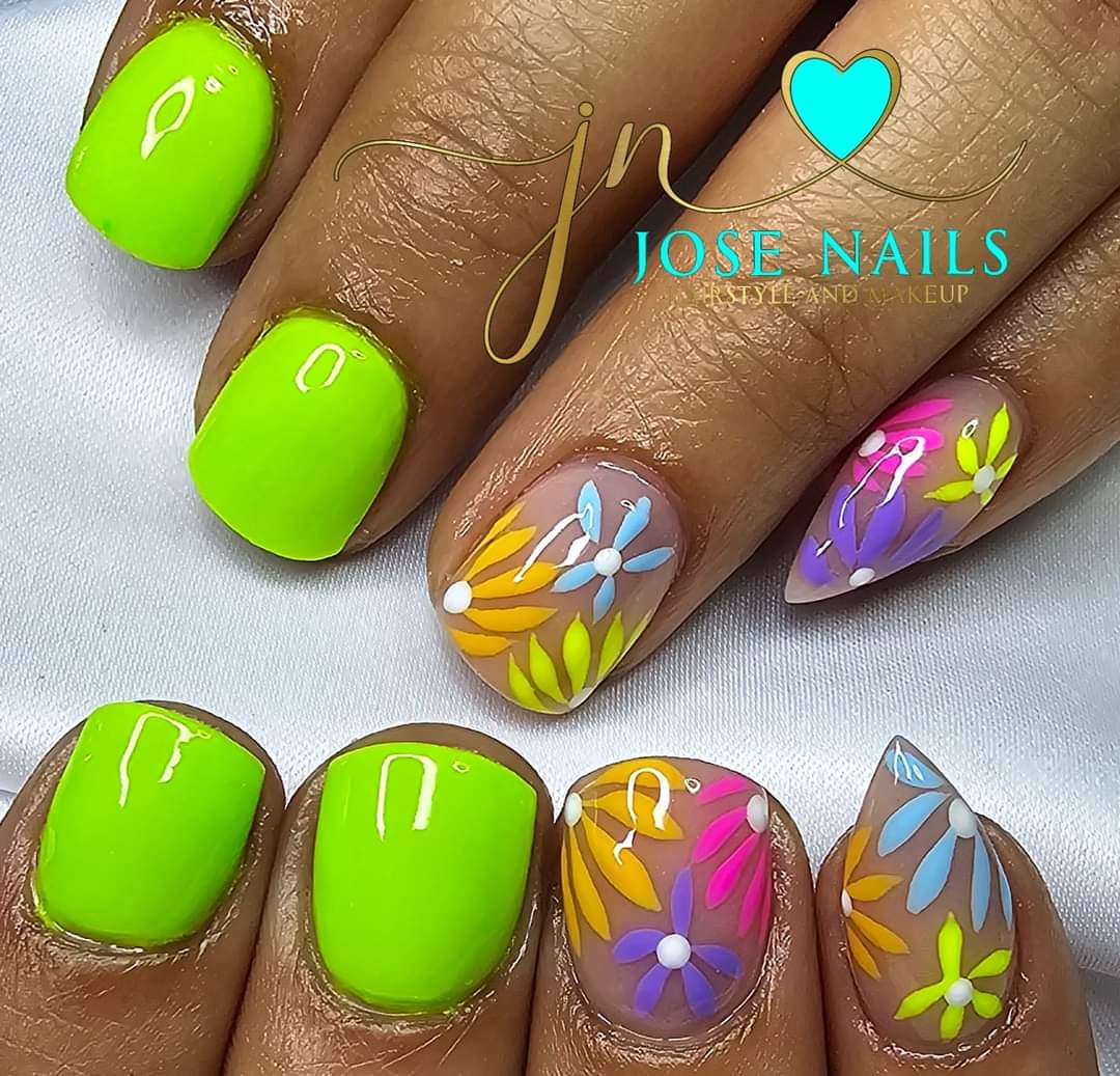 #verde de #tones Miguel Angel Lara 
#gellinear de #BUMBLEBEE Di’ Royal Nail’s & Distributor 
#josenailshairstyleandmakeup 
#nailsalon #nailtechnique #nailsboricua #nailsfashionnails #naileducation #nailstyle