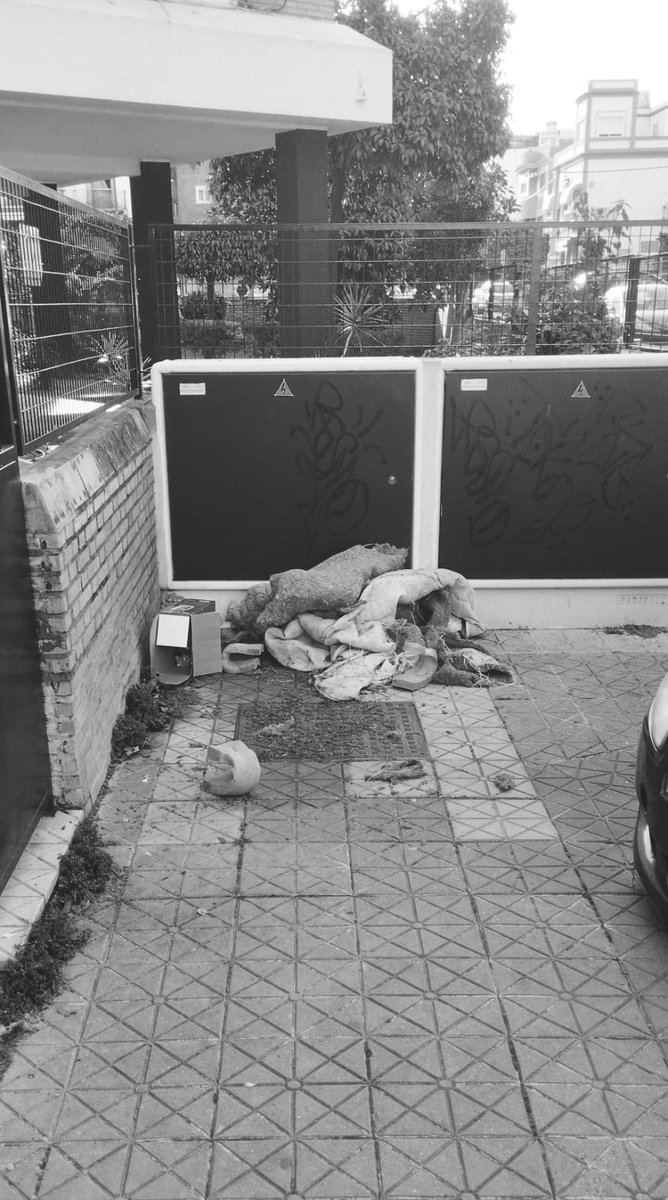 ProyectoDonders's tweet photo. En cualquier esquina de #Sevilla hay personas sin hogar intentado agarrarse a la vida. 

Necesitan ayuda dentro de una situación de emergencia

Hay mucho margen de mejora desde todos los ámbitos de la sociedad

CC @ppepelusev @jlsanzalcalde https://t.co/ntQQIitjo5