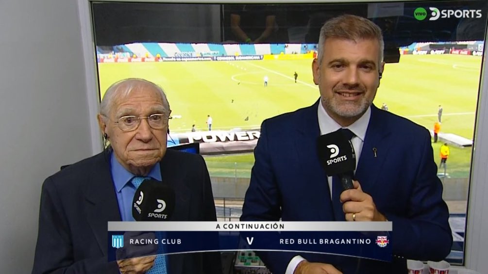 89 años tiene Macaya Márquez. Cubrió 17 mundiales, entre otras tantas cosas. Hoy volvió a comentar en la Copa Sudamericana. Leyenda absoluta.