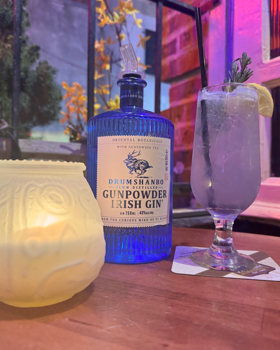 Spring, but pour it in a glass @McGillins! That’s what you get with our LEMON LAVENDER SPRITZ - Gunpowder Gin, lavender simple syrup, lemon juice & sparkling water, garnished with a lemon wedge & Rosemary sprig.