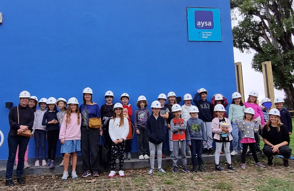 LJMBuenosAires's tweet photo. 💧Dans le cadre de leur projet “Sciences et Développement durable”, les élèves de CM1 ont visité l'usine de traitement d'eau potable @AySA_Oficial où ils ont suivi un parcours guidé à l'intérieur de la station expliquant les étapes successives de la #potabilisation de l'eau. 💦 https://t.co/2SEsukphy7