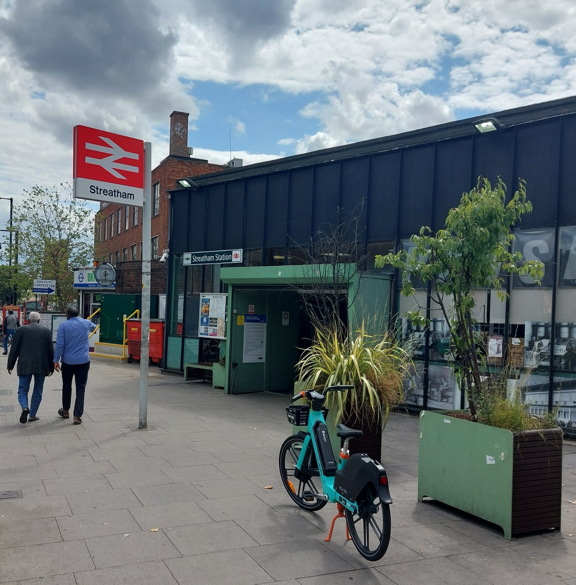 Good to see, after too many false dawns, both Streatham station lifts working as at Wed evening, 10 April With awaited part for Platform 1 lift fitted on Fri, @SouthernRailUK confirm testing & configuration subsequently undertaken & scaffolding from inside lift shaft removed Wed