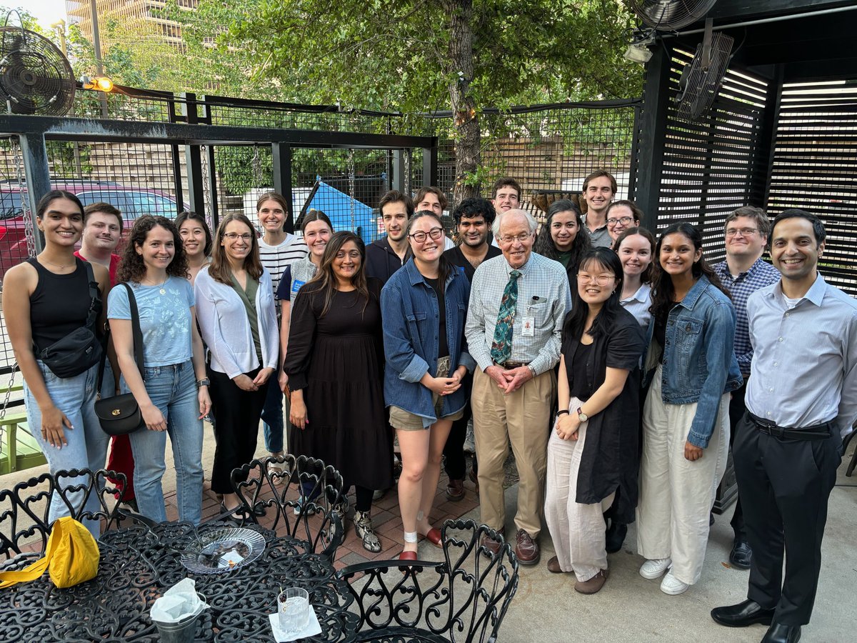 Great to spend time with up and coming med students and residents who are interested in ID through the ⁦@bcmhouston⁩ ID Interest Group!!!

Special appearance by the legend himself, Dr. Dan Musher!!

⁦@BCMIDFellowship⁩ ⁦@BCM_InternalMed⁩ ⁦@BCMPedIDFellows⁩
