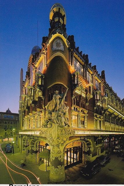 Palau de la Música Catalana es una obra de Lluís Domènechi Montaner construdia en Barcelona, Catalunya, España en el año 1905-1908.