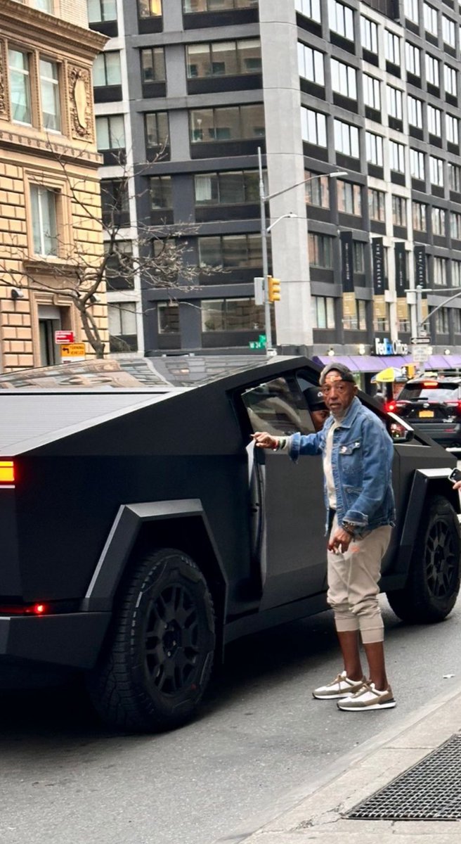 Russel Simons getting into his ⁦@Tesla⁩ truck in NYC.