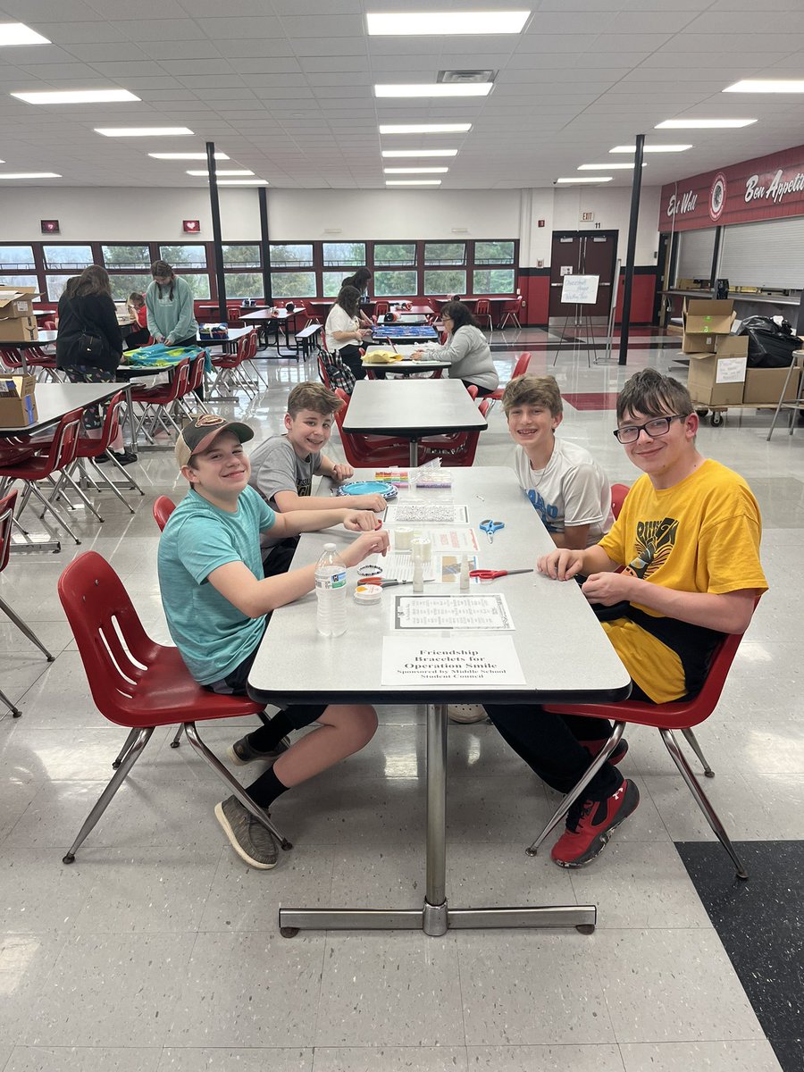 Mrs_Maksin's tweet photo. Thank you @EFHSSGA for inviting 8th grade Student Council to the Night of service!  It was a great night!   @MrChairge @EFMSWarriors @mcperry705 https://t.co/OtUjVoeAVm