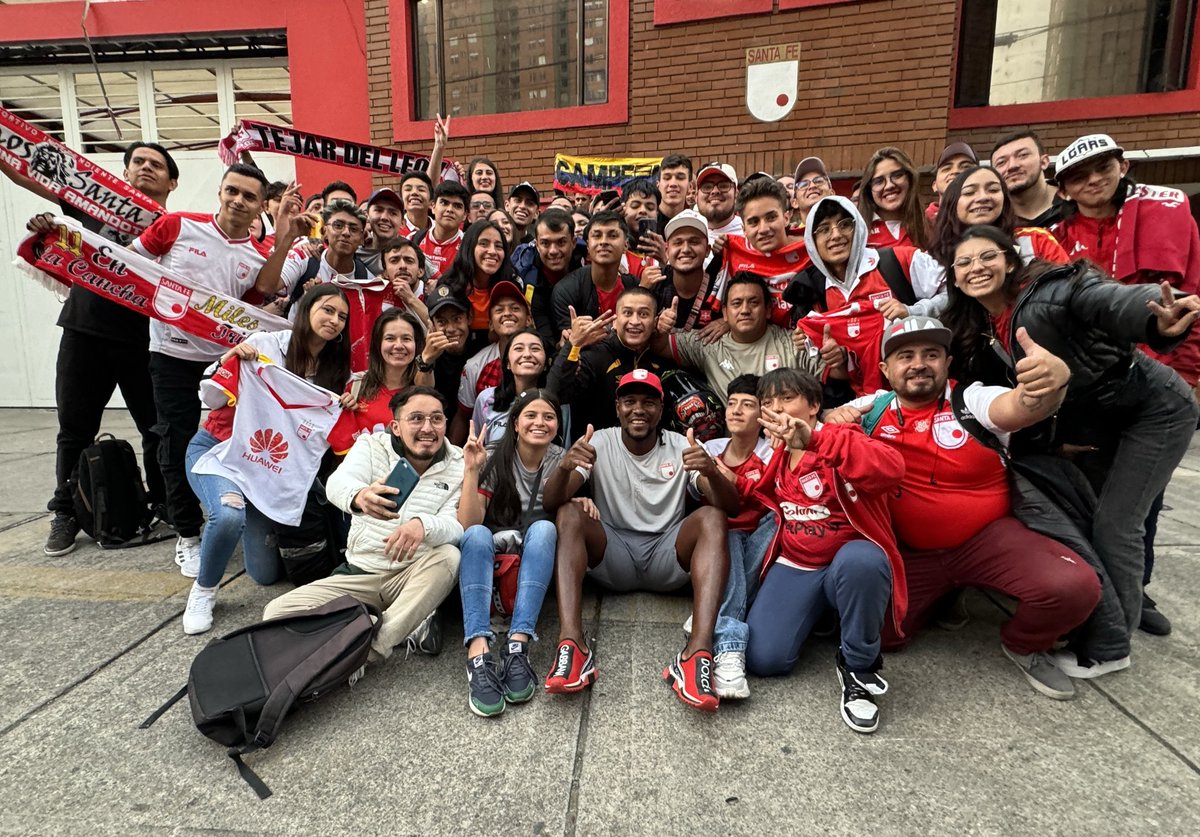 ¡Mil gracias a todos por la increíble tarde que pasamos junto a @hugol1120 🦁! Muy contentos por su buena energía, los regalitos y los mensajes de buenos deseos 🥰 que nos transmitieron. ¡Los esperamos a todos el sábado en El Campín 🇮🇩!