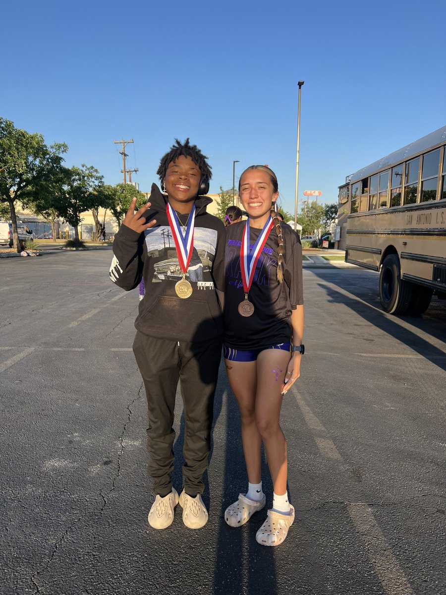 @SAISDBrackHS’s Jadyn Gonzales just got🥉in the 1600m and Alasia Brown qualifies with 4th place in the 300mH, the third event she has qualified in today! Great job ladies, congrats to all of our Regional Qualifiers! #WeAreBrack #ALLIN