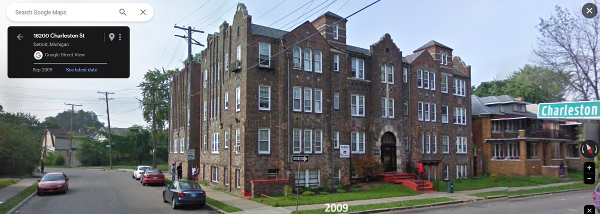 DetroitStreetVu's tweet image. #Detriot, Savannah &amp;amp; Charleston, 2009-2022. Who knew the city had an intersection of streets named after two sister Southern port cities? Located near Palmer Park in the Grixdale Farms neighborhood, the Kenniston Apartments opened in late 1929. As of 2009, it was still taking
