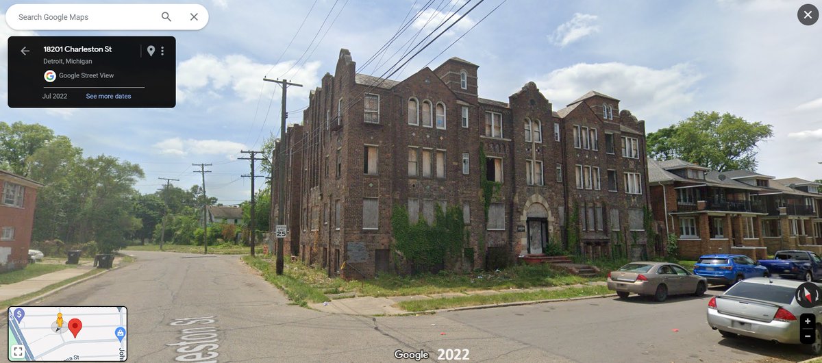 DetroitStreetVu's tweet image. #Detriot, Savannah &amp;amp; Charleston, 2009-2022. Who knew the city had an intersection of streets named after two sister Southern port cities? Located near Palmer Park in the Grixdale Farms neighborhood, the Kenniston Apartments opened in late 1929. As of 2009, it was still taking