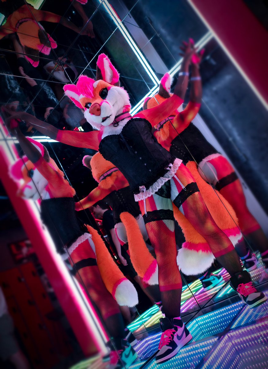 Are you ready for the show? 🦊✨ And now I’m back! 🥰💕 #NationalFemboyDay